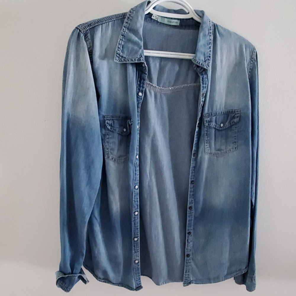 Womans long sleeve button down blue shirt size M